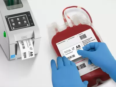 Quelle technologie RFID est plus adaptée pour les bracelets d'identification des patients et les étiquettes des poches de sang ? UHF ou HF ?